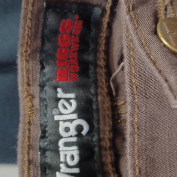 Wrangler Riggs - Picture 2 of 4